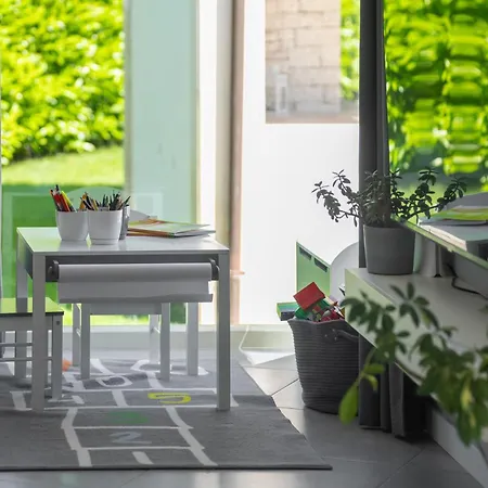 Gemini Mit Salzwasserpool Und Garten Semesterbostad *